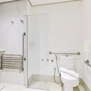 Queen Room Mobility accessible
